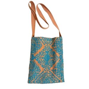 NEW BOHEMIAN STYLE ICY BLUE & TAN BURLAP SHOULDER BAG